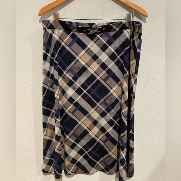 Dresses & Skirts - Plaid Women's Skirt with faux Belt design